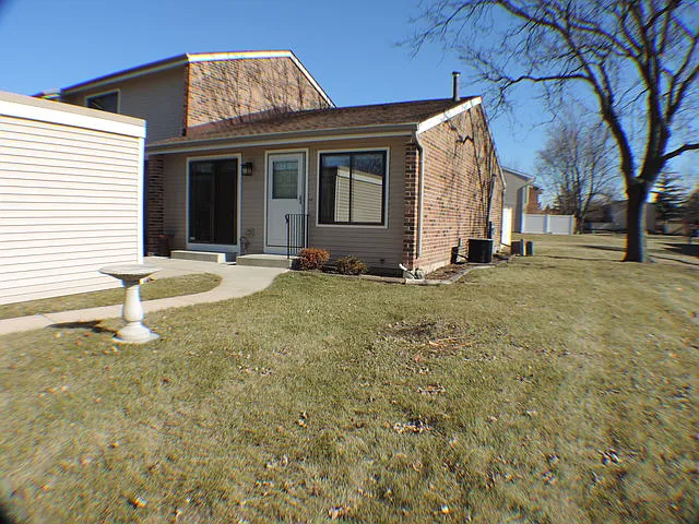 1078 Cascade Dr photo 1