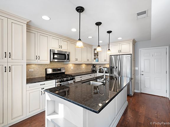 5th image of 419 Oxford Pl