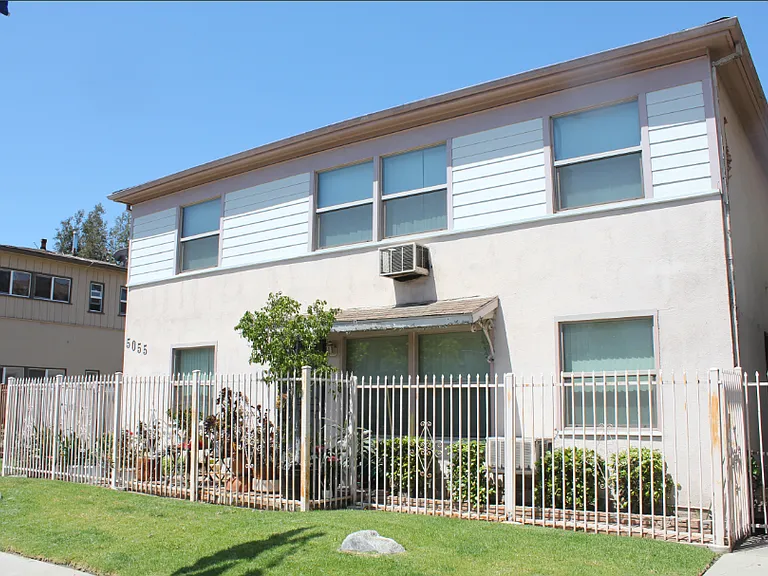 Laurel Canyon Blvd — Photo 10