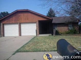 829 SE 12th St, Moore, OK 73160