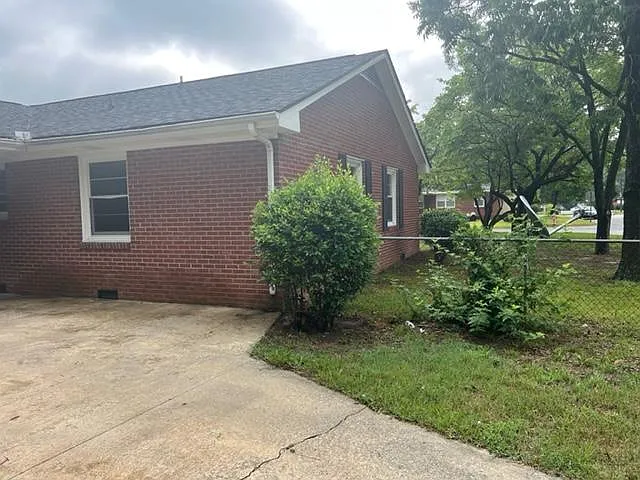 709 Prince Ave — Photo 10