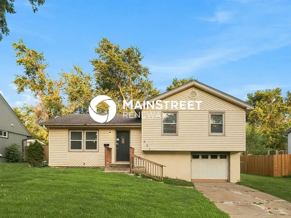 921 Colbern Dr, Belton, MO 64012