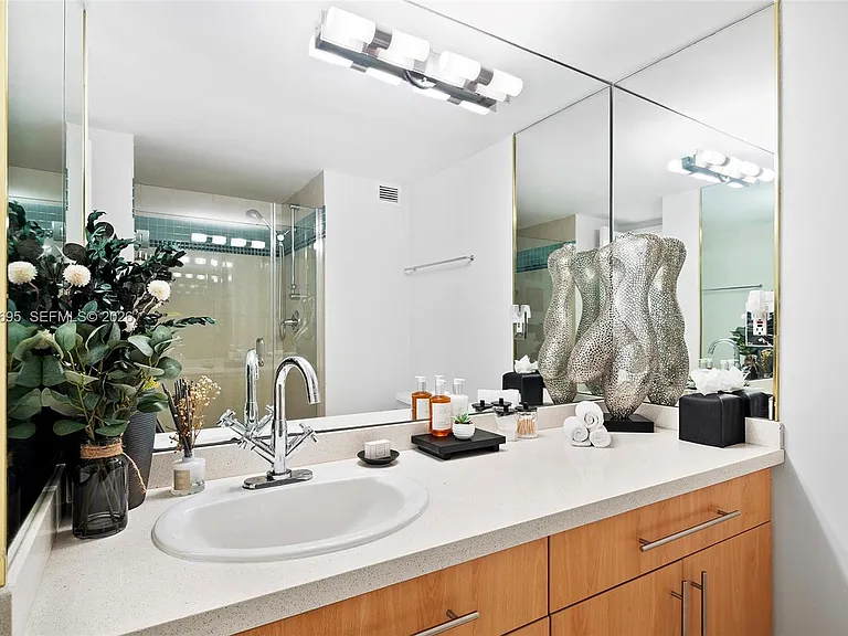 2301 Collins Ave #408 — Photo 44