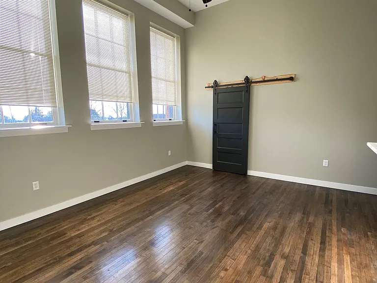 125 Henrietta St — Photo 43