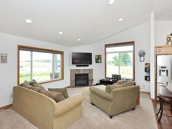 3rd image of 970 Bur Oak Ln