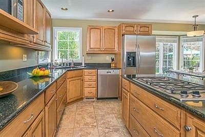 4th image of 4520 Canterbury Ct