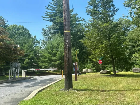 205 Seneca Dr, Milford, PA 18337