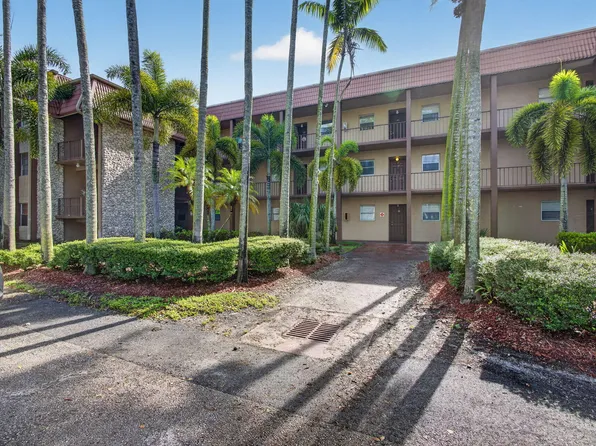120 Sparrow Drive #304, Royal Palm Beach, FL 33411