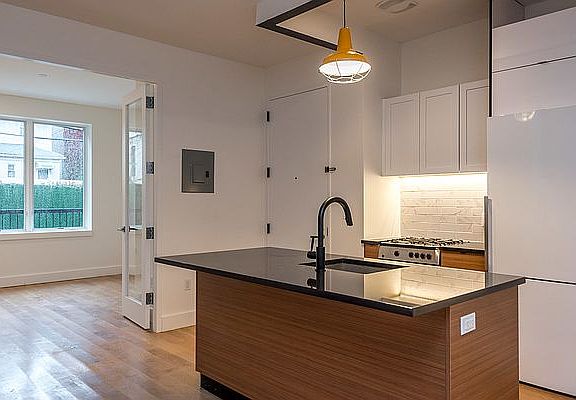 4th image of 83 Winthrop St #1R