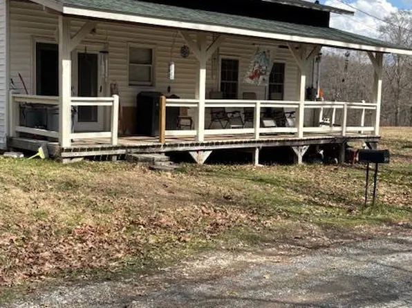 3805 Horseshoe Creek Rd, Victor, WV 25938