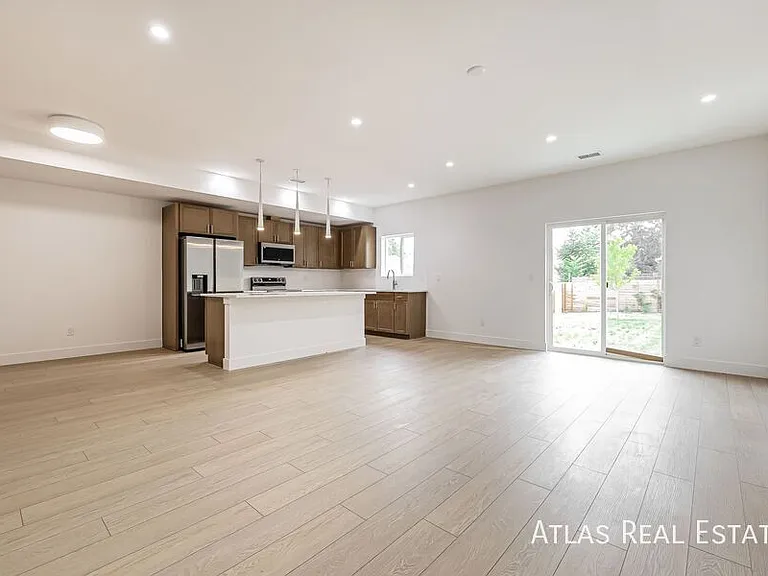 2740 W 2nd Ave — Photo 7