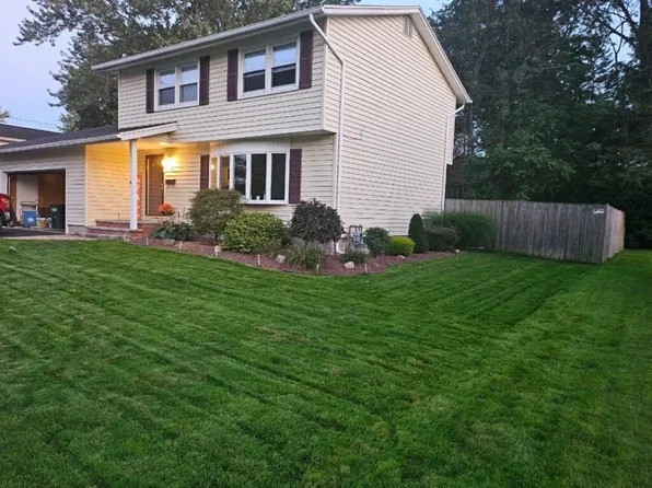 4056 Ensign Dr, Liverpool, NY 13090