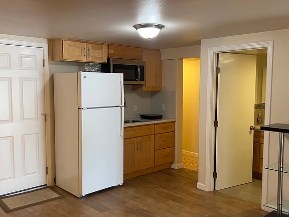 3rd image of 448 Miriam St