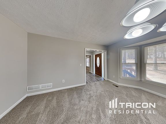 5th image of 220 Cypress Cir