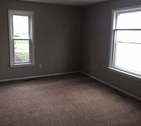 4th image of 4421 Park St