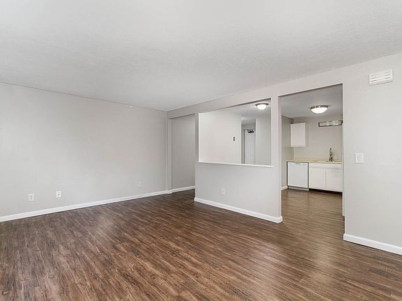 4th image of 1550 Veterans Dr APT 6