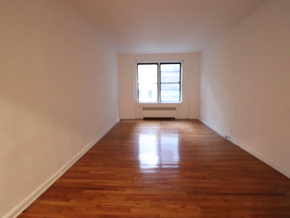 3rd image of 120 E 62nd St APT 5B