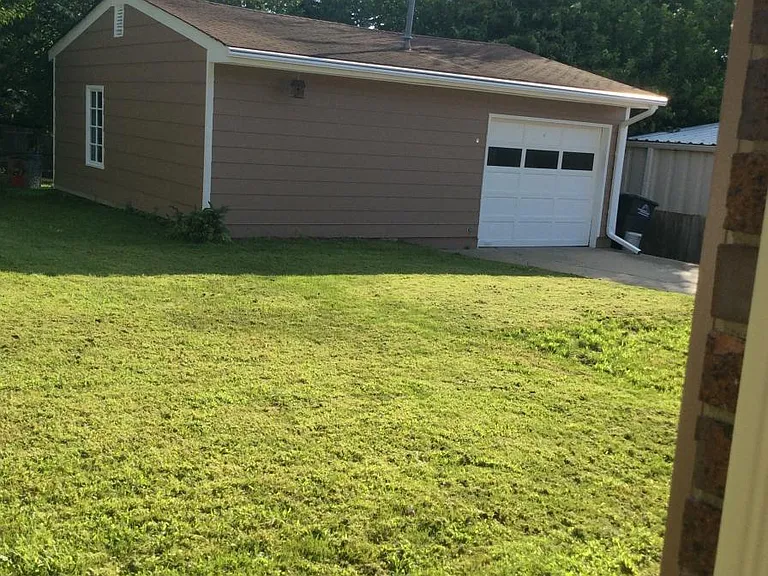 3811 Lower Beaver Rd — Photo 5