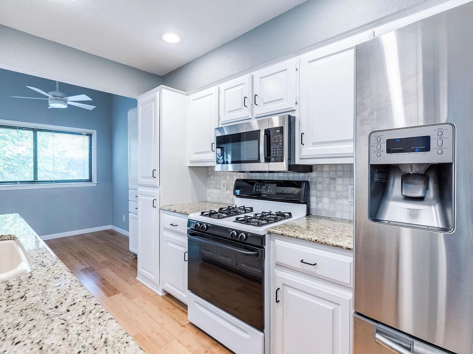 4 bed, 2.0 bath, 1913 sqft, $3,000 — Photo 2