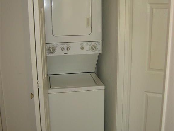4th image of 111 Marguerita Ave Unit 111