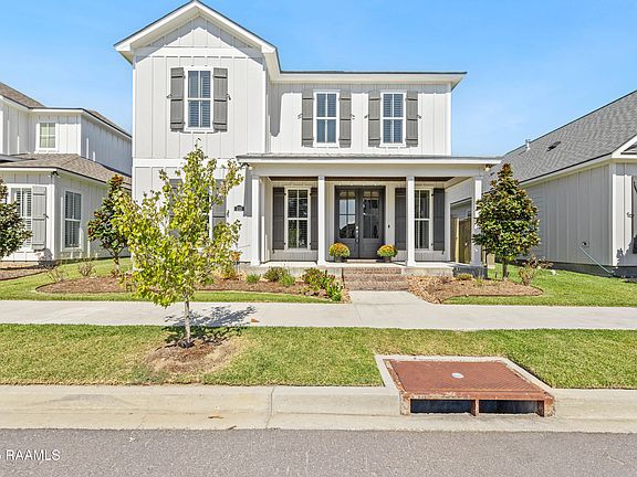 3rd image of 113 Oak Village Dr
