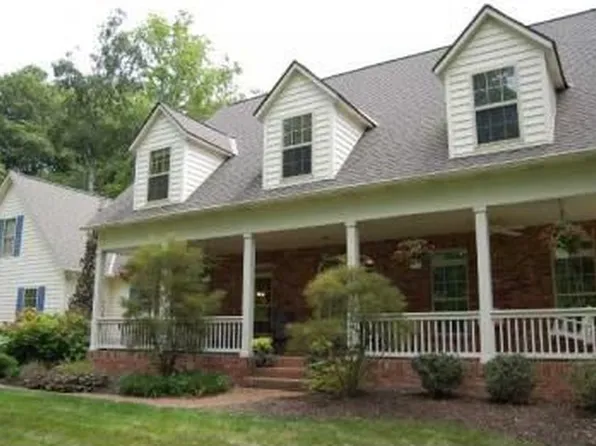 360 Warrenpoint Ln, Pataskala, OH 43062