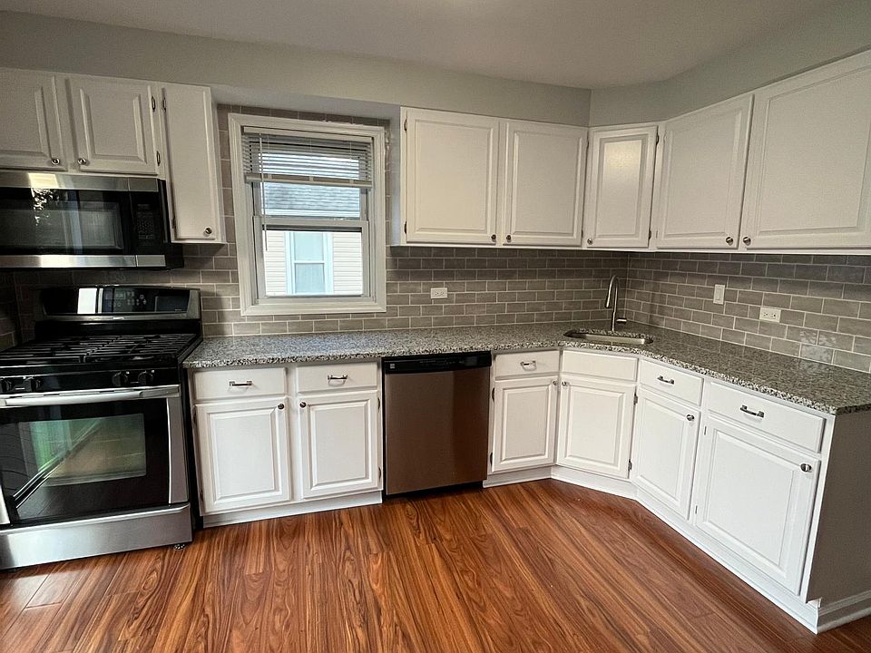 Gorgeous large eat in kitchen with modern/ new granite countertop, backsplash and tons of cabinets. Stainless steel stove, microwave, dishwasher and refrigerator