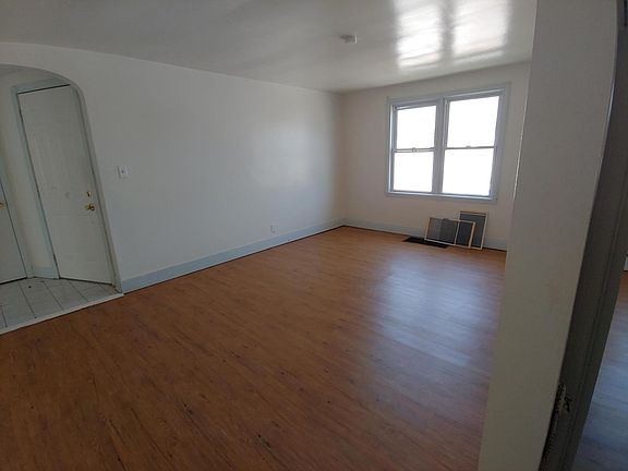 2nd image of 1584 E Delavan Ave Uppr #