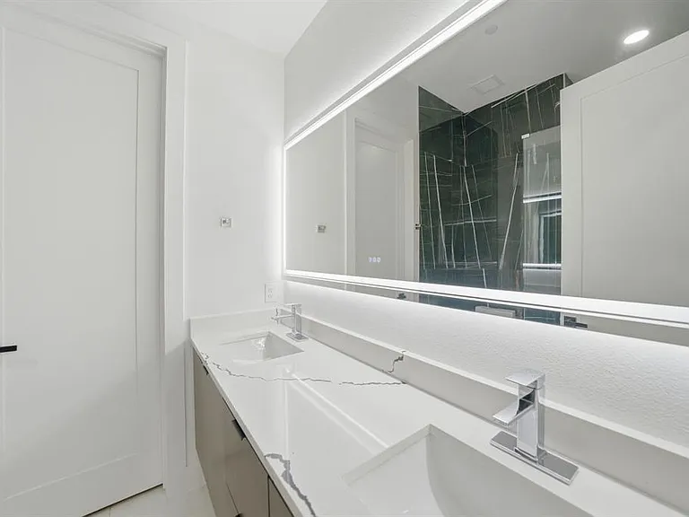 2015 California Dr #106 — Photo 12