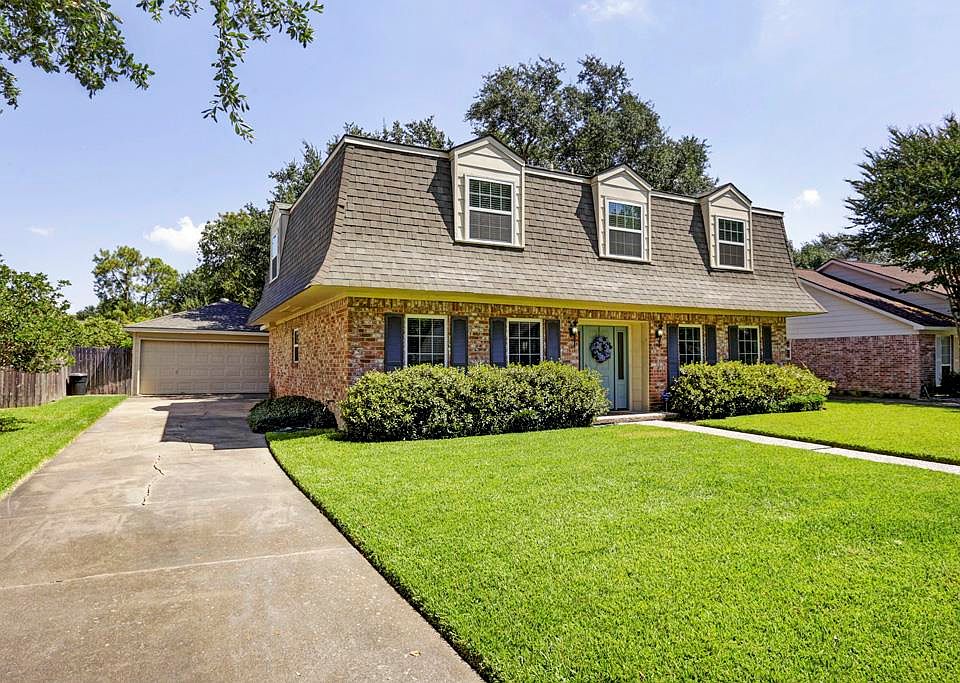 2nd image of 10822 Piping Rock Ln