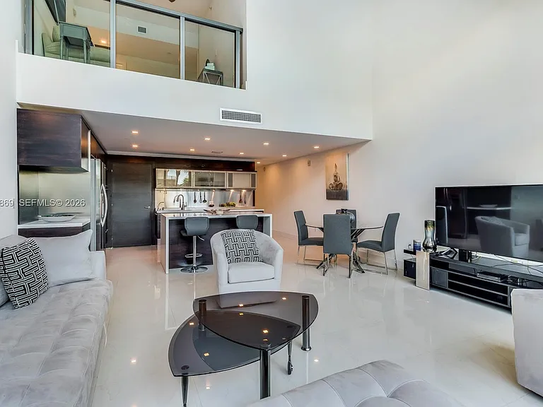 6000 Collins Ave #346 — Photo 2