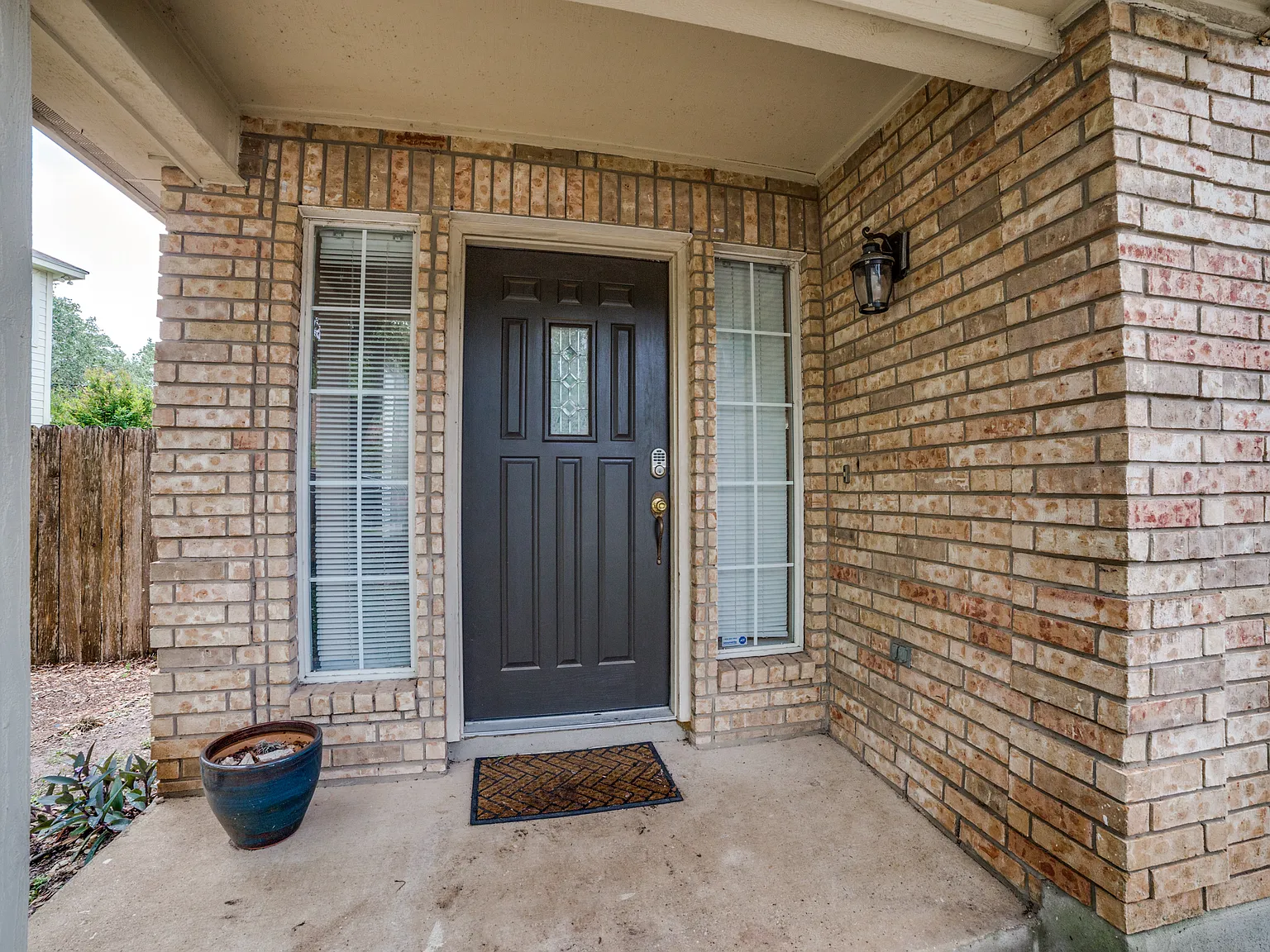 3 bed, 2.5 bath, 2231 sqft, $2,695 — Photo 2