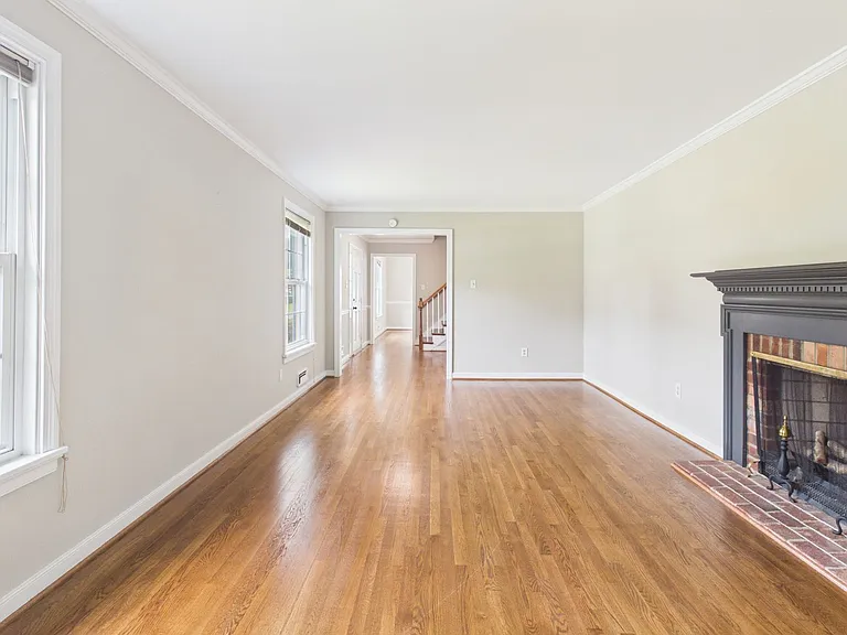 1519 Chauncey Ln — Photo 13