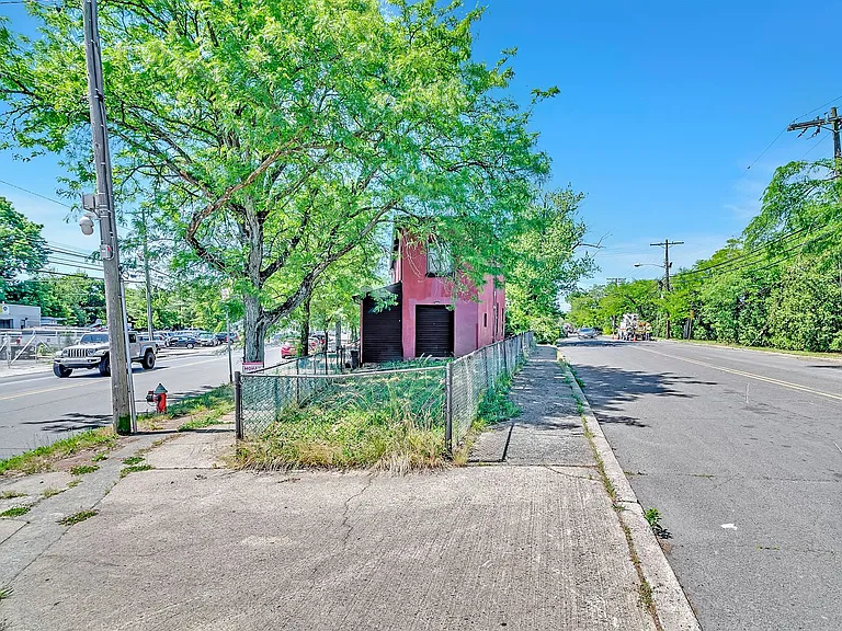 1778 E State St — Photo 14