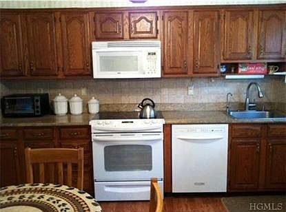 4th image of 645 Baldwin Pl