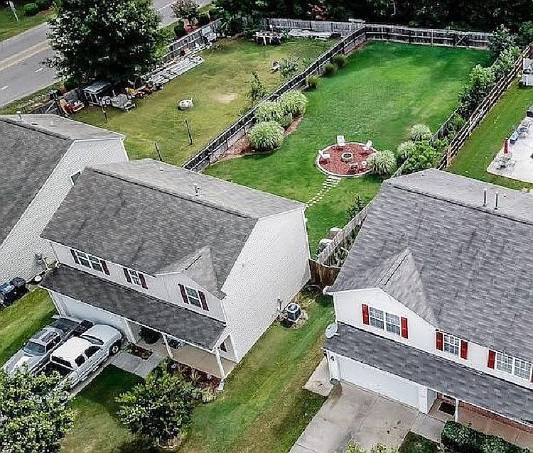 Nice Fenced in Back Yard
