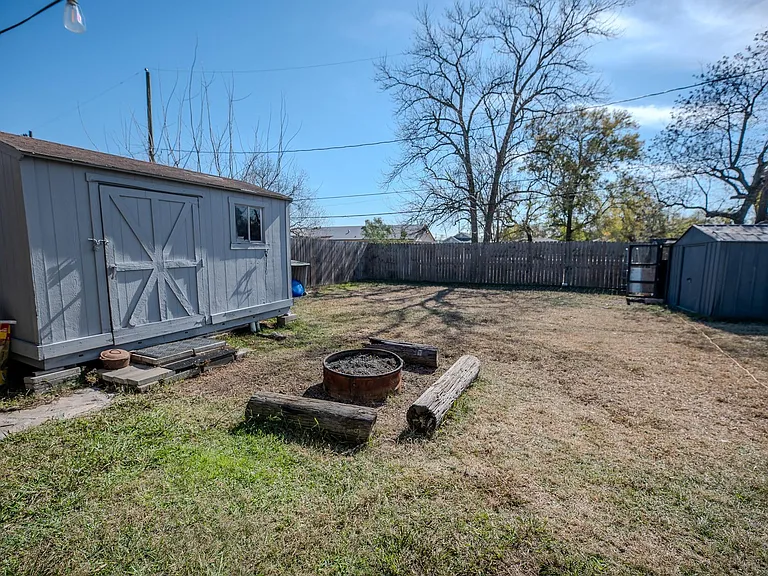 505 Cypress Ave — Photo 16