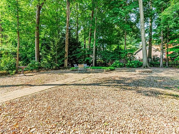 4th image of 1414 River Trail Dr