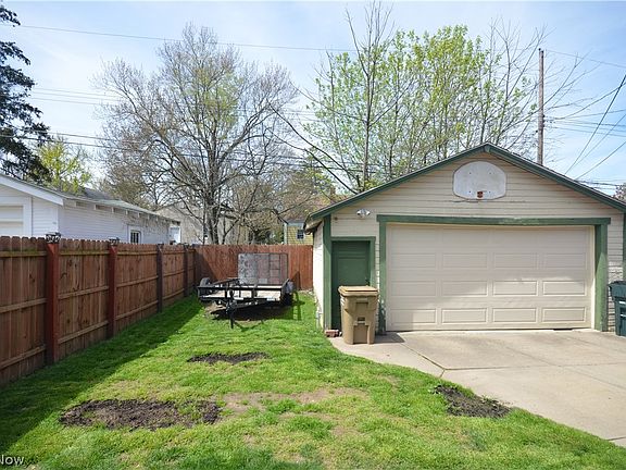 2nd image of 2550 Whitelaw St