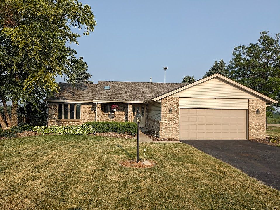 1st image of 414 Heeren Dr