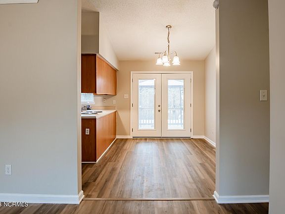 5th image of 1047 Shirley Dr