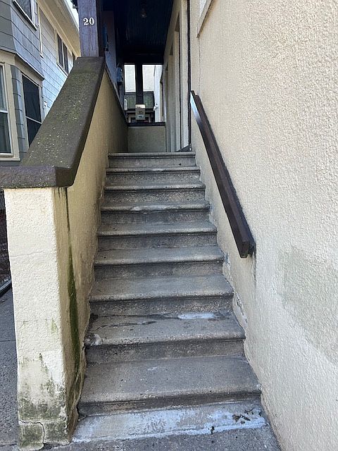 1st image of 20 Egmont Pl #3