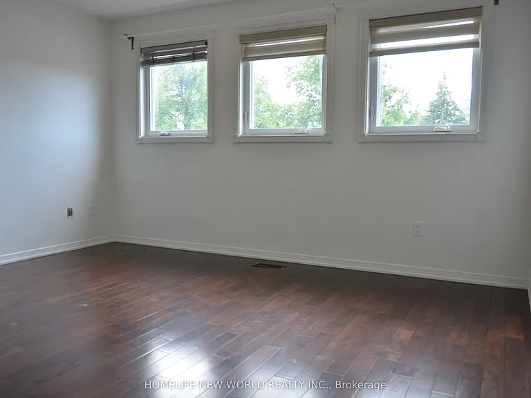 50 Adrian Cres — Photo 15