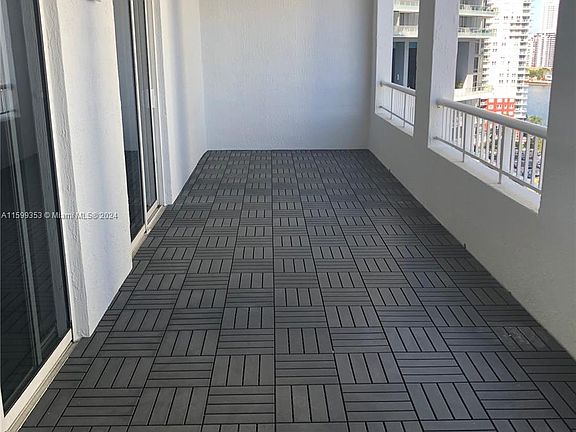 4th image of 170 SE 14th St APT 1704
