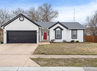 305 W McKinley Ln, Gardner, KS 66030