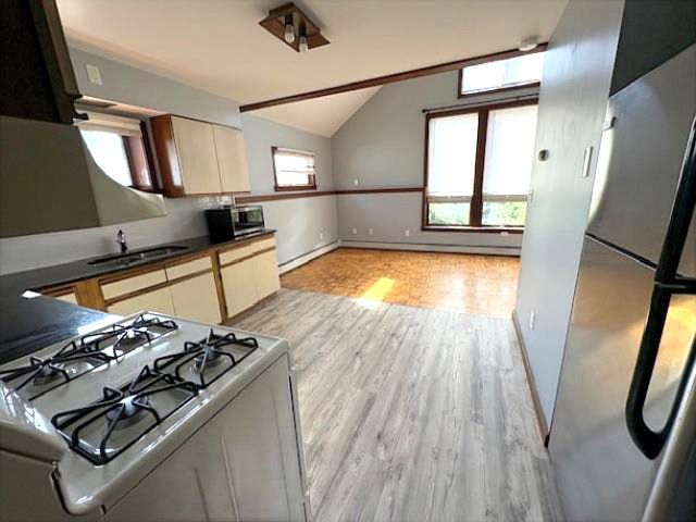 1st image of 420 Elwood St APT 3