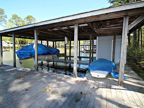 3rd image of 74 Windward Dr