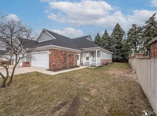 1103 Meadowlands Ct, Monroe, MI 48161