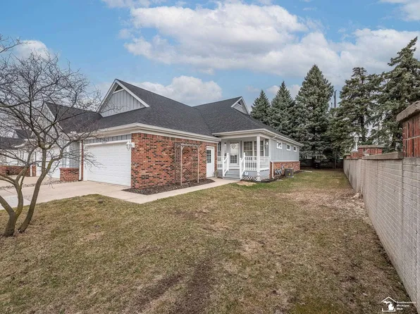 1103 Meadowlands Ct, Monroe, MI 48161