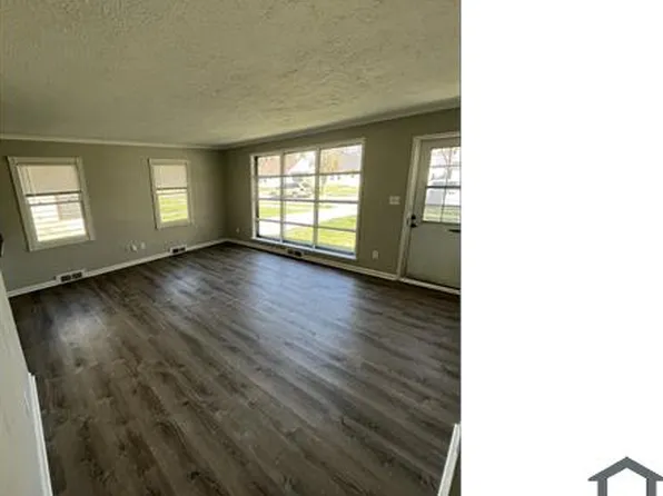 10421 Corning St, Oak Park, MI 48237
